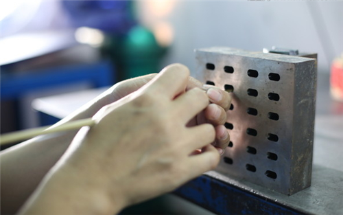 科翔模具_塑料模具注塑加工廠生產abs注塑件怎么才能增加光亮度？